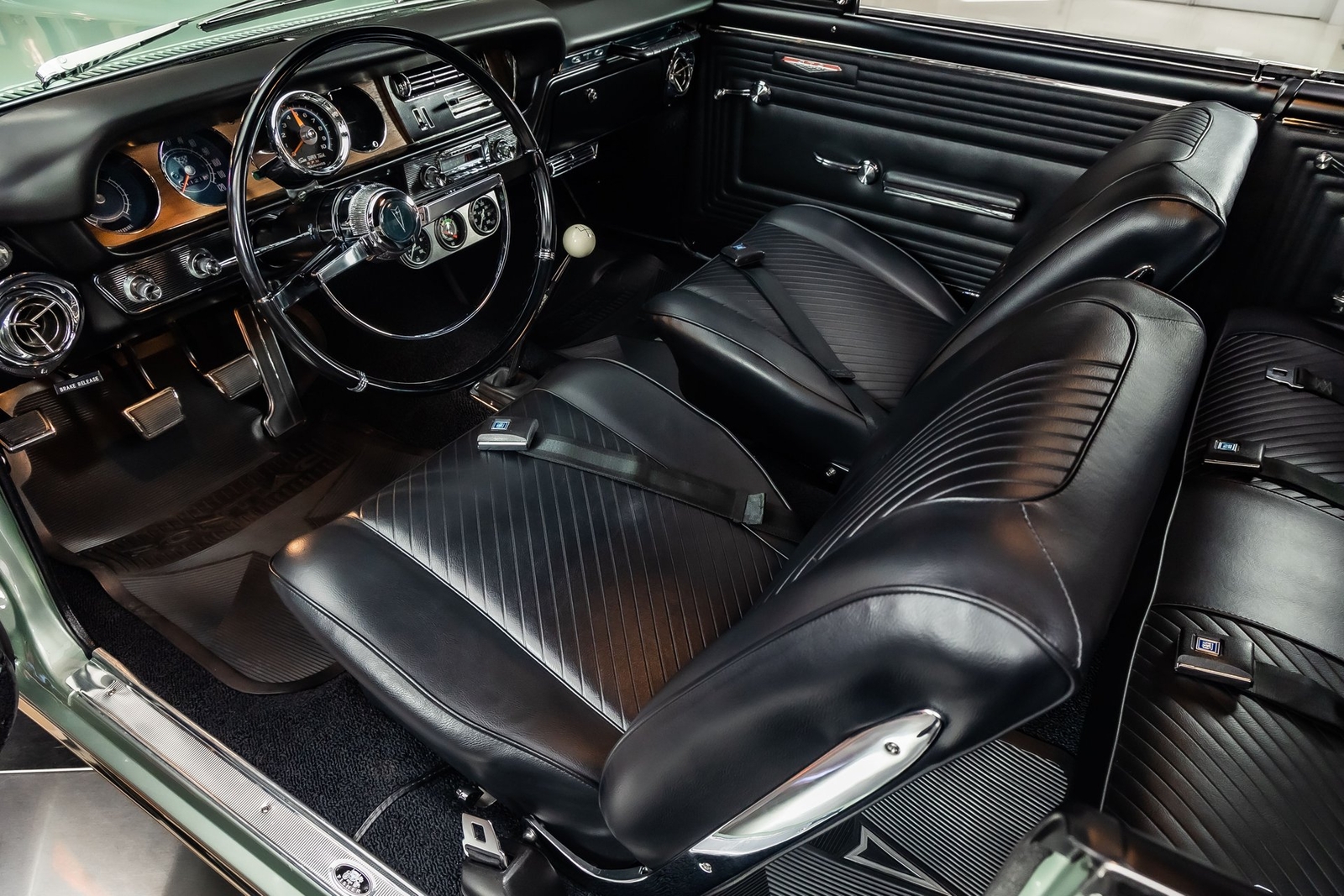 Pontiac-GTO-1965-Coupe-2