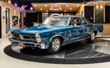 Pontiac-GTO-1965-Coupe