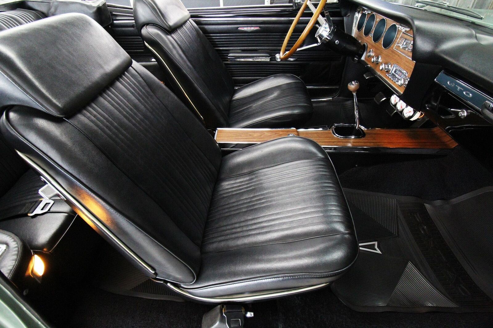 Pontiac-GTO-1967-Award-Winning-24