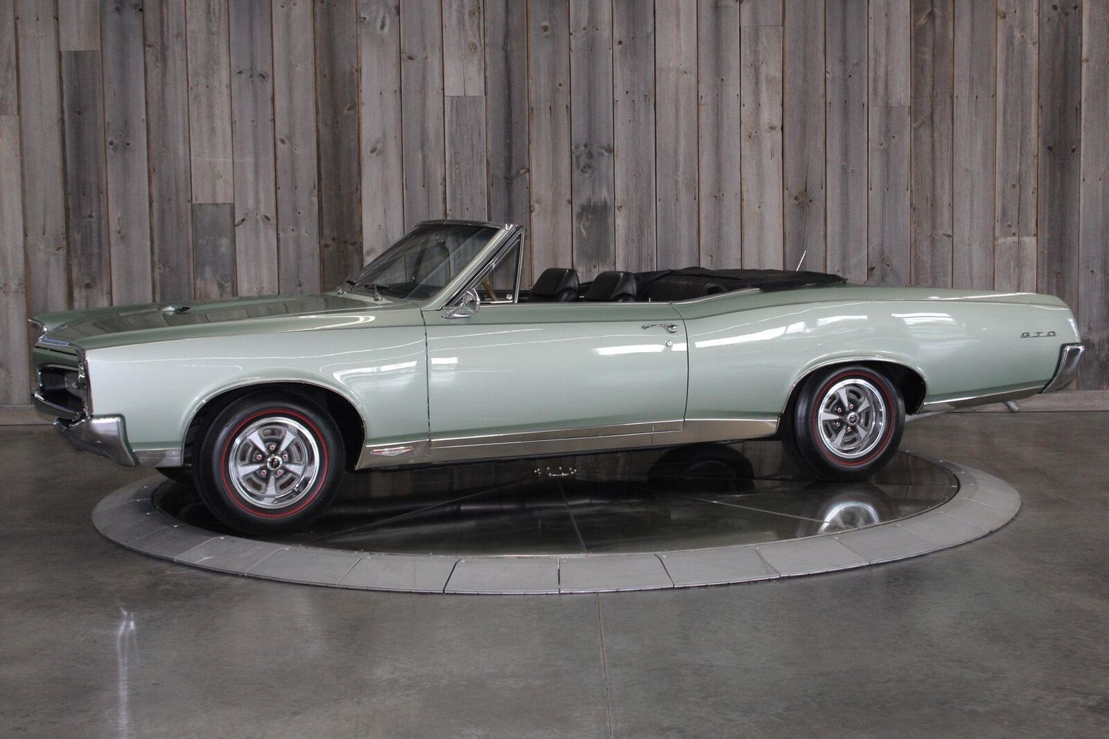 Pontiac-GTO-1967-Award-Winning-3