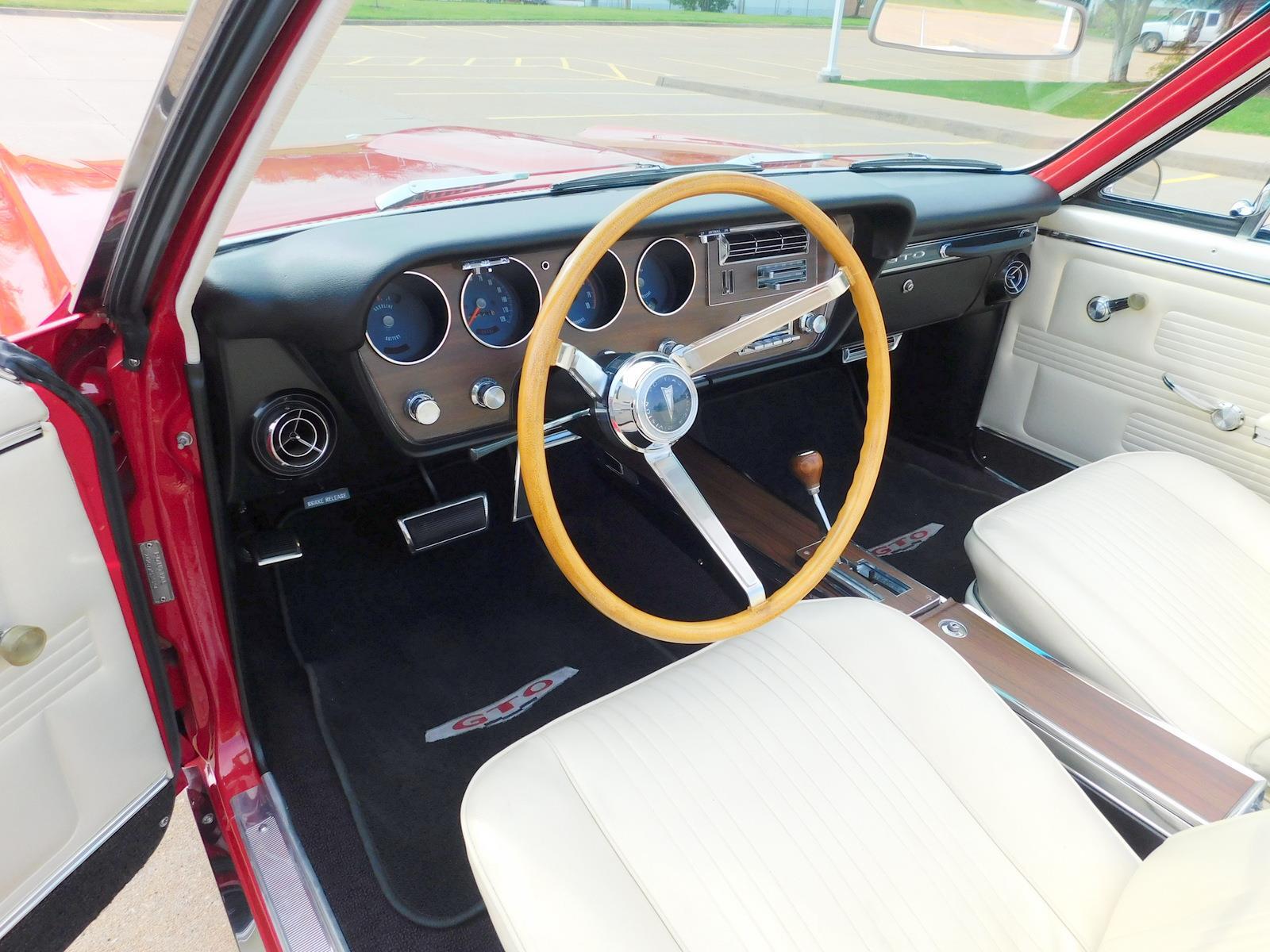 Pontiac-GTO-1967-CONVERTIBLE-14