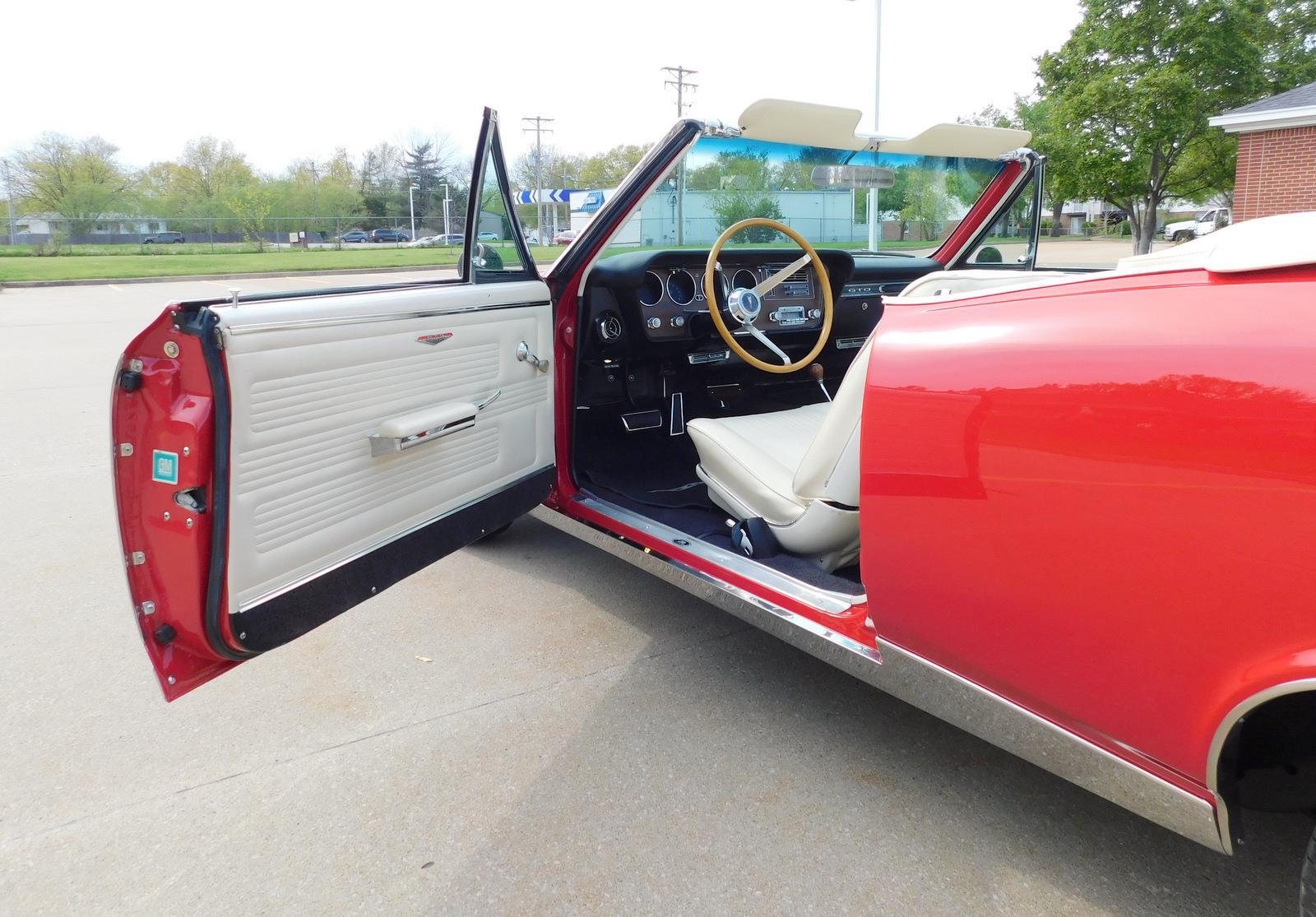 Pontiac-GTO-1967-CONVERTIBLE-28