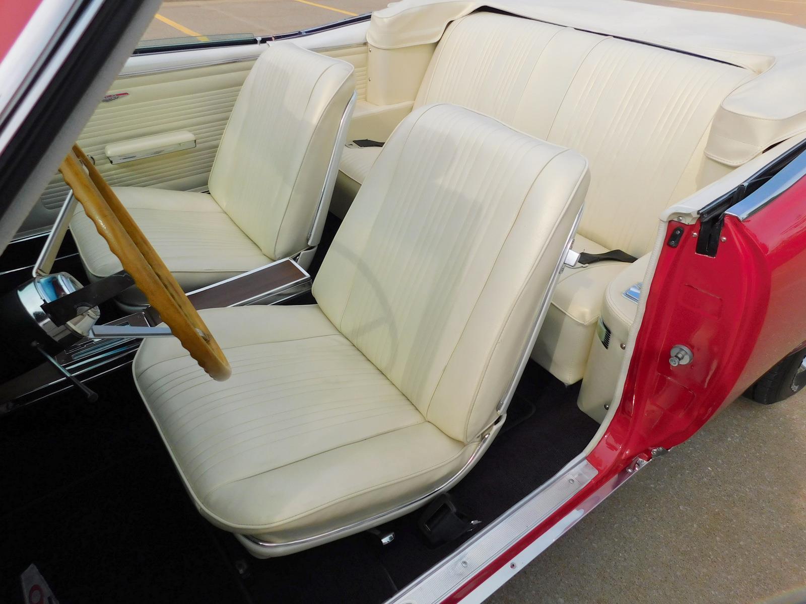 Pontiac-GTO-1967-CONVERTIBLE-32