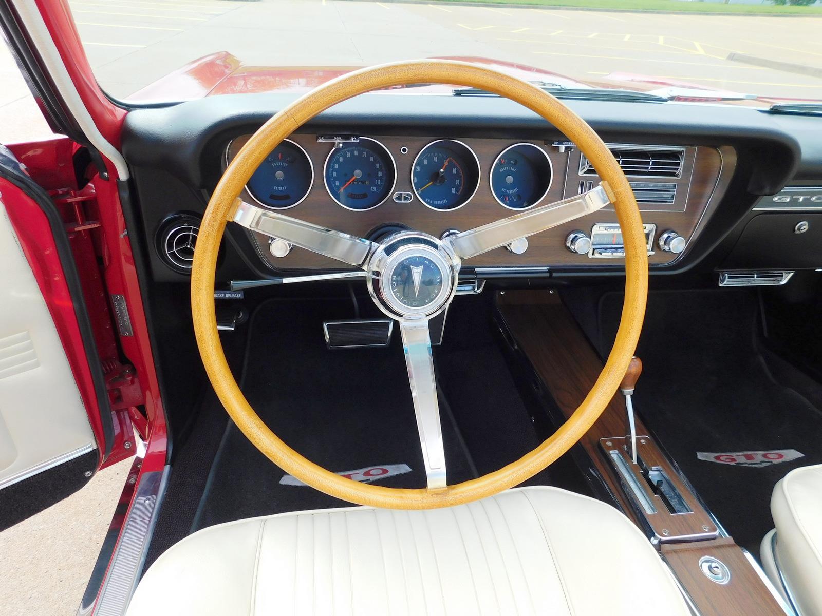 Pontiac-GTO-1967-CONVERTIBLE-35