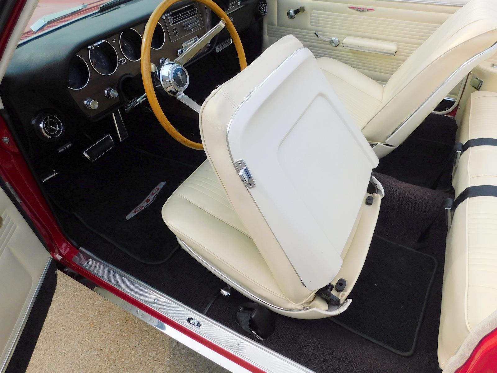 Pontiac-GTO-1967-CONVERTIBLE-39