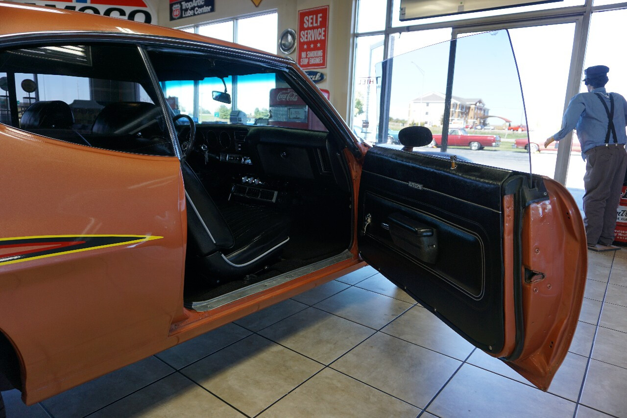 Pontiac-GTO-1972-Classic-Car-23