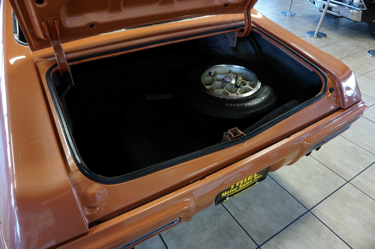 Pontiac-GTO-1972-Classic-Car-35