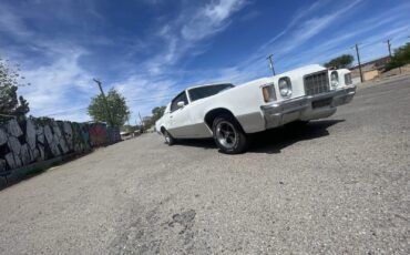 Pontiac-Grand-Prix-1972-Coupe