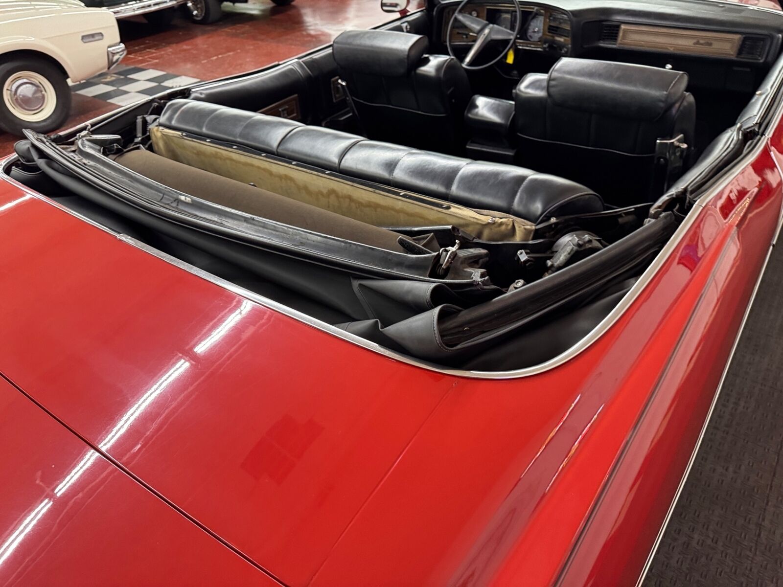 Pontiac-Grand-Ville-1975-Convertible-20