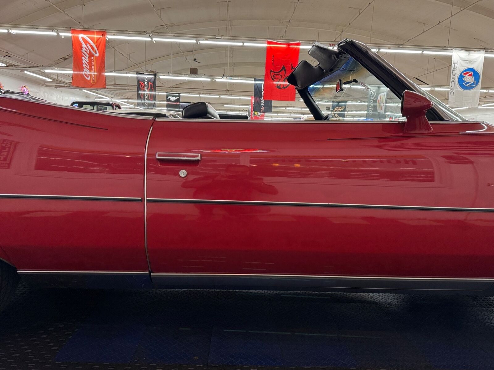 Pontiac-Grand-Ville-1975-Convertible-32