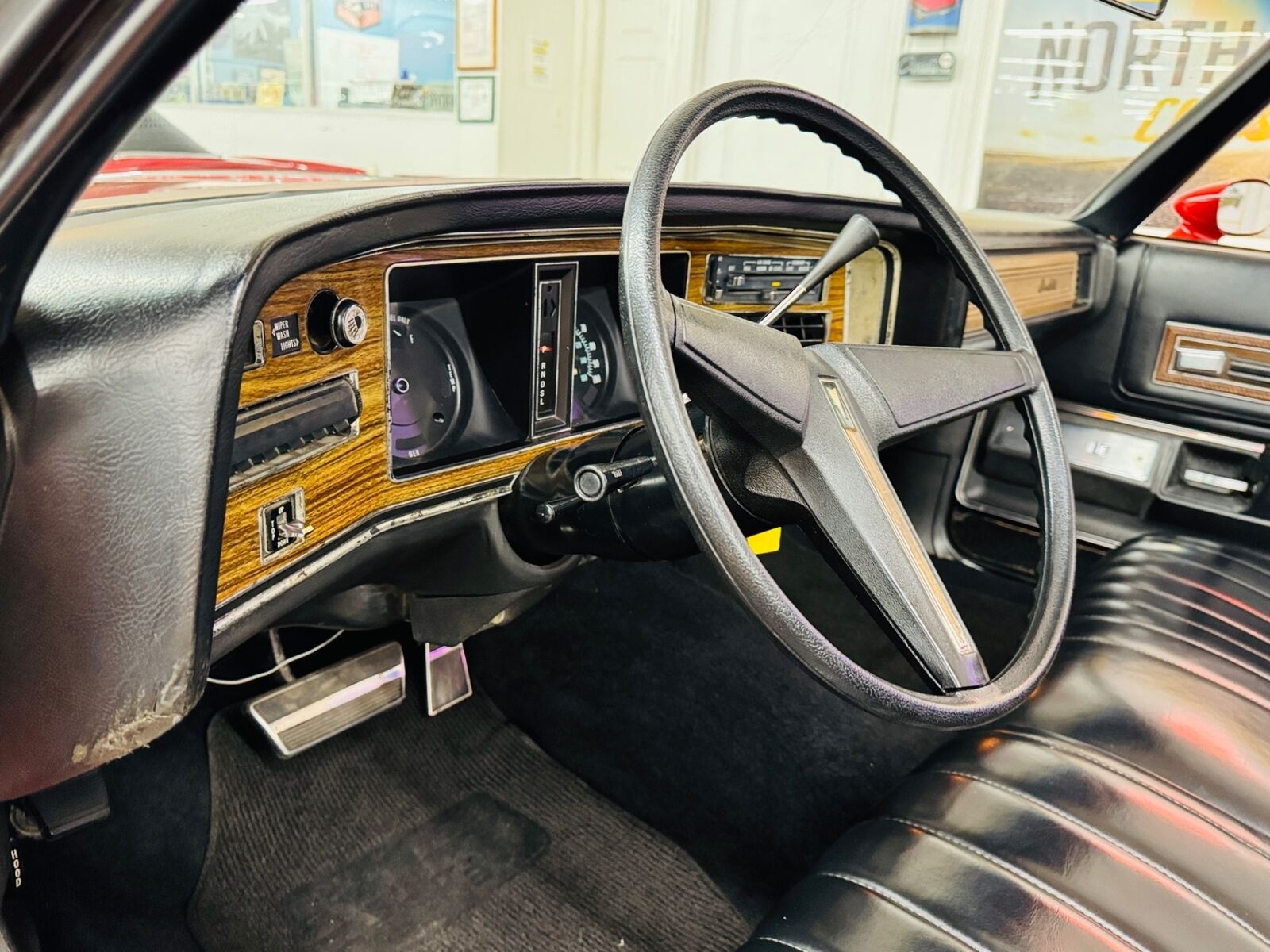 Pontiac-Grand-Ville-1975-Convertible-38