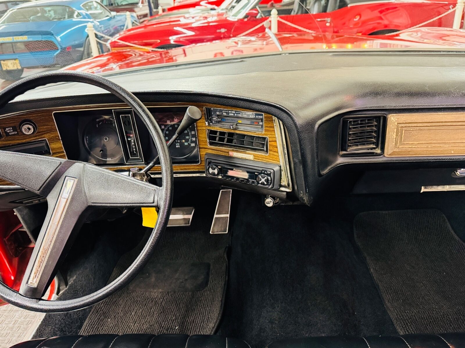 Pontiac-Grand-Ville-1975-Convertible-39
