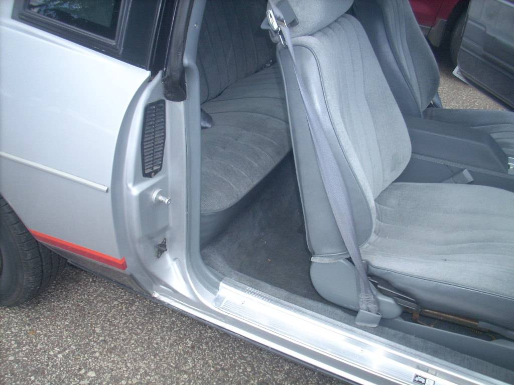 Pontiac-Grand-prix-aero-coupe-1986-12