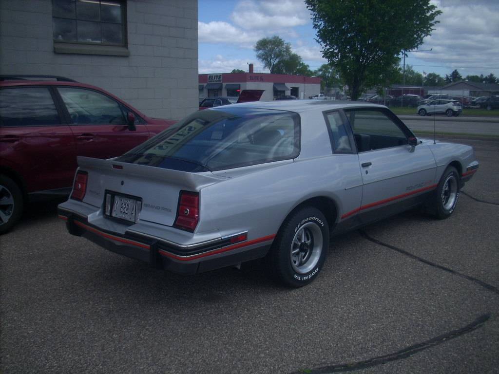 Pontiac-Grand-prix-aero-coupe-1986-5
