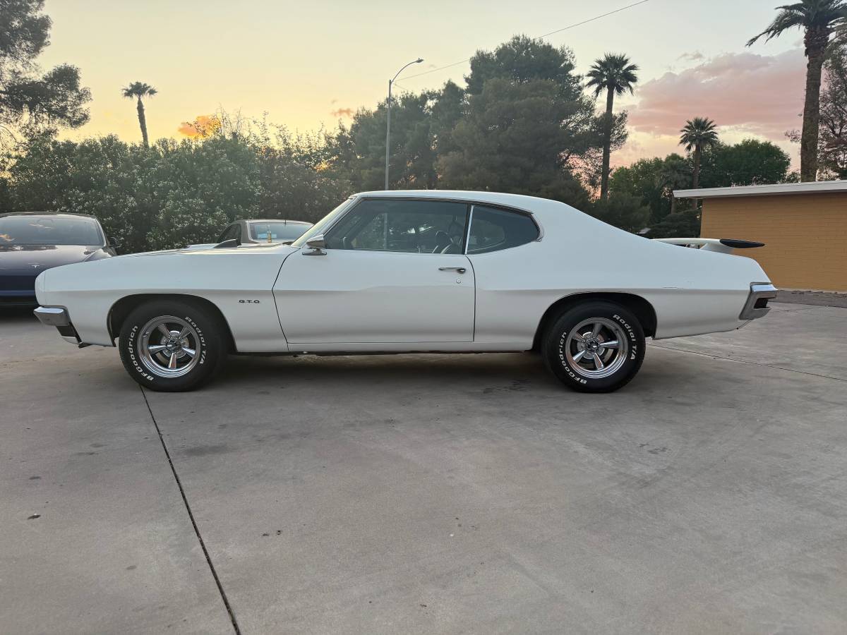 Pontiac-Gto-1970-white-1