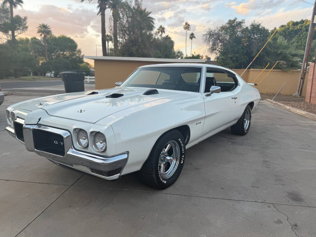 Pontiac-Gto-1970-white