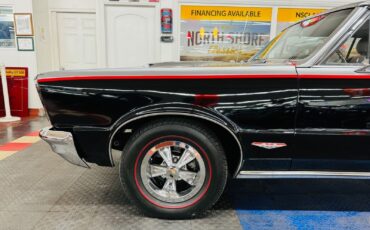 Pontiac-Le-Mans-1965-2-Door-17