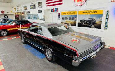 Pontiac-Le-Mans-1965-2-Door-2