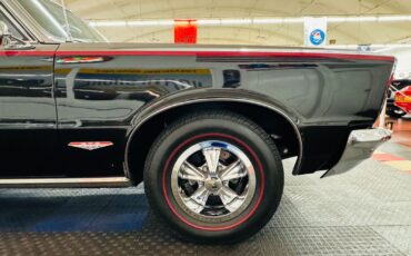 Pontiac-Le-Mans-1965-2-Door-23