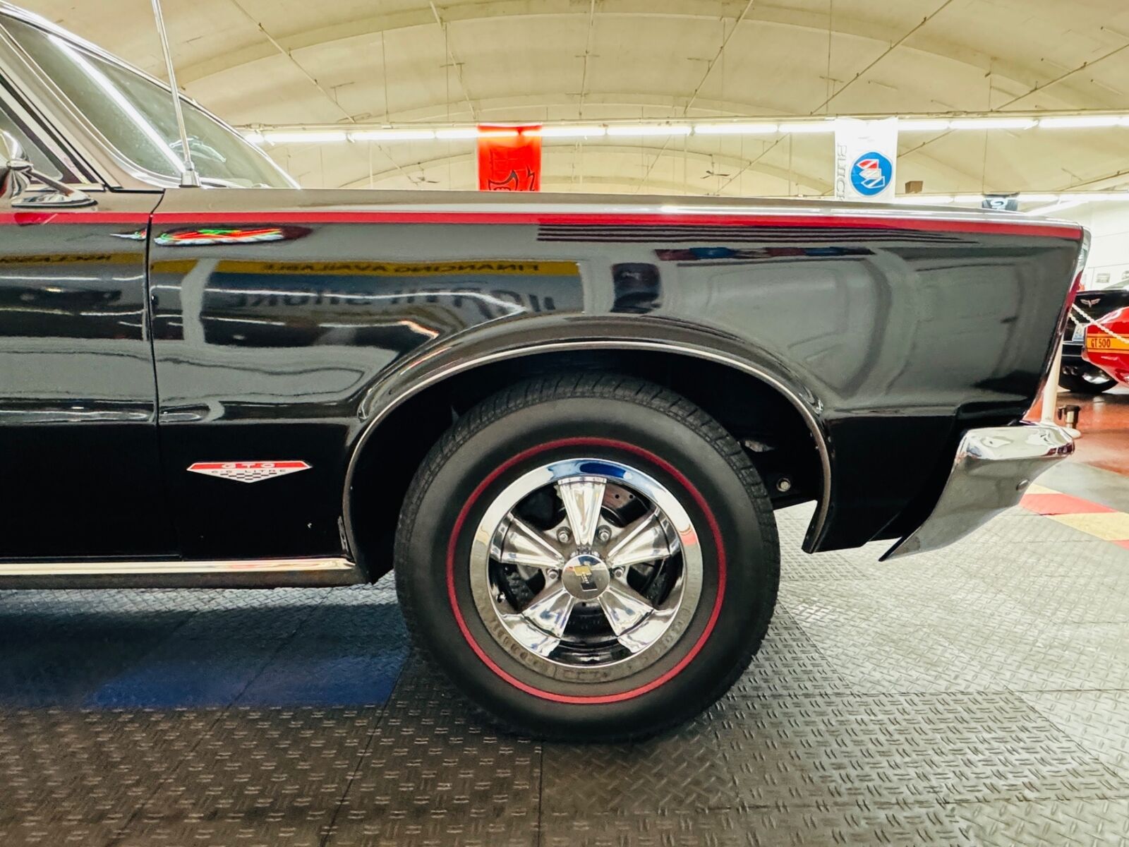 Pontiac-Le-Mans-1965-2-Door-23