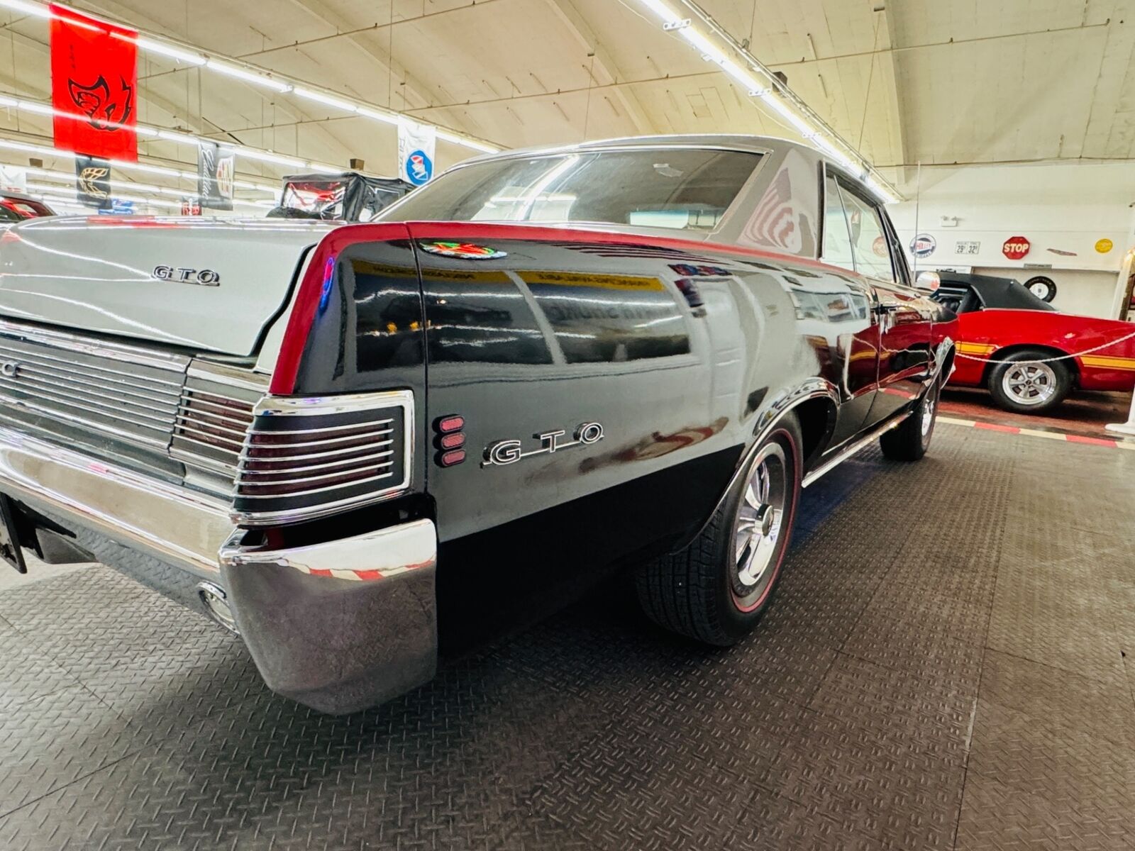 Pontiac-Le-Mans-1965-2-Door-26