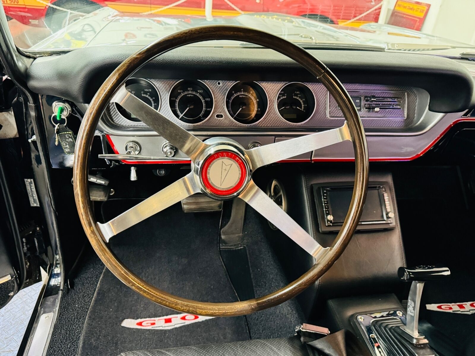 Pontiac-Le-Mans-1965-2-Door-28