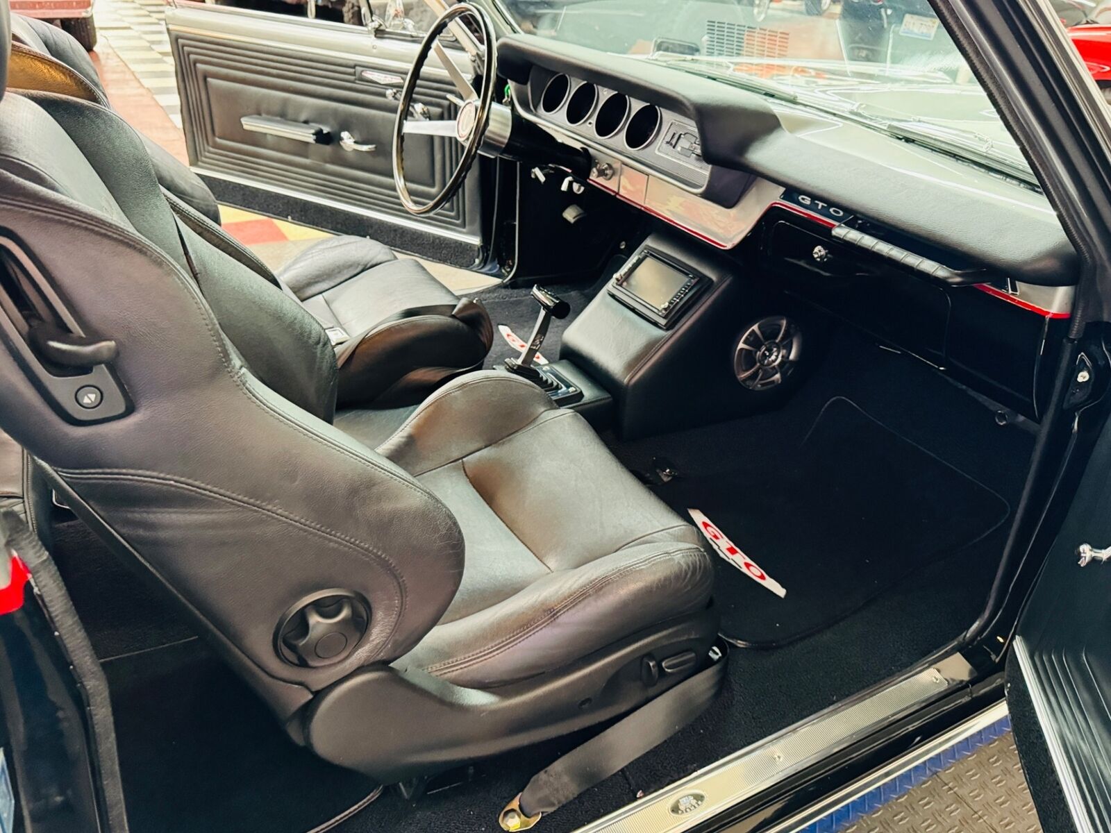 Pontiac-Le-Mans-1965-2-Door-36