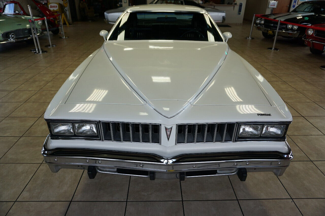 Pontiac-Le-Mans-1977-Classic-Car-12