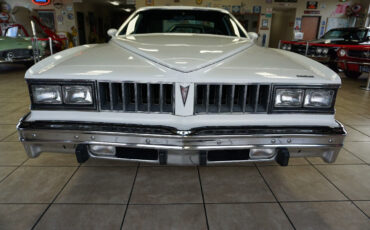 Pontiac-Le-Mans-1977-Classic-Car-13