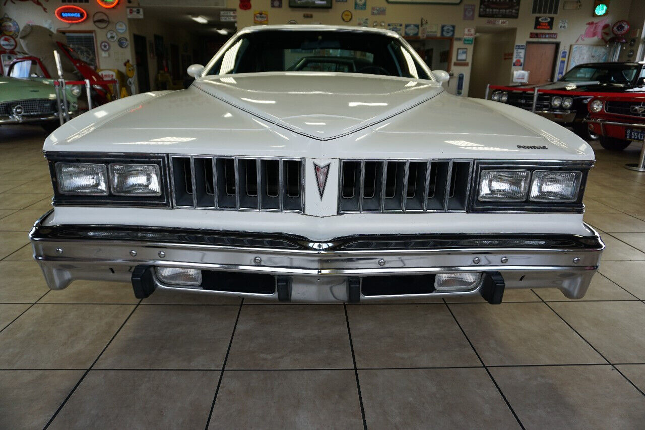 Pontiac-Le-Mans-1977-Classic-Car-13