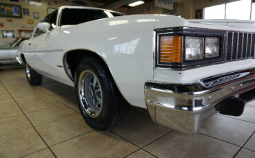 Pontiac-Le-Mans-1977-Classic-Car-15