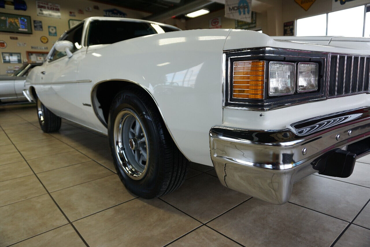 Pontiac-Le-Mans-1977-Classic-Car-15