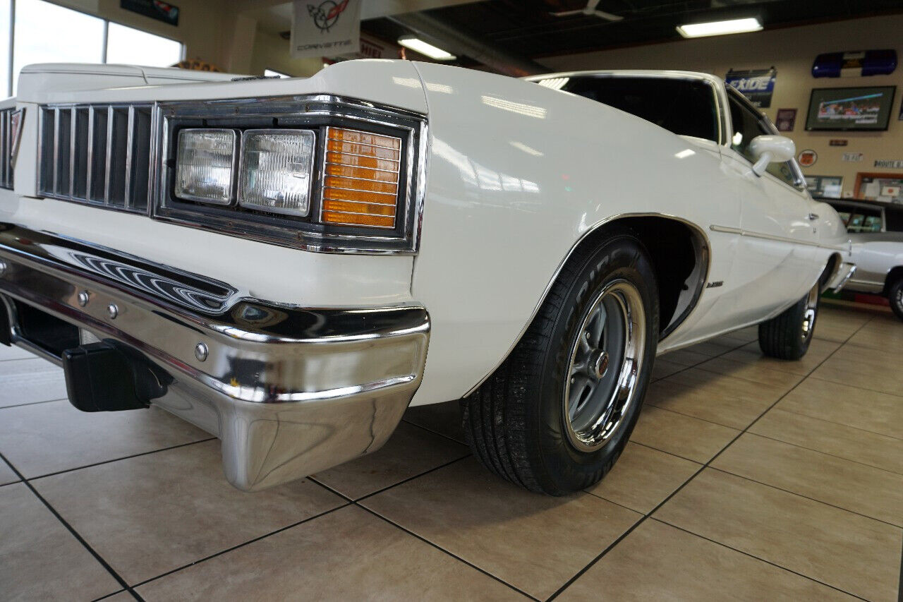 Pontiac-Le-Mans-1977-Classic-Car-16