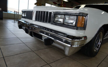 Pontiac-Le-Mans-1977-Classic-Car-19