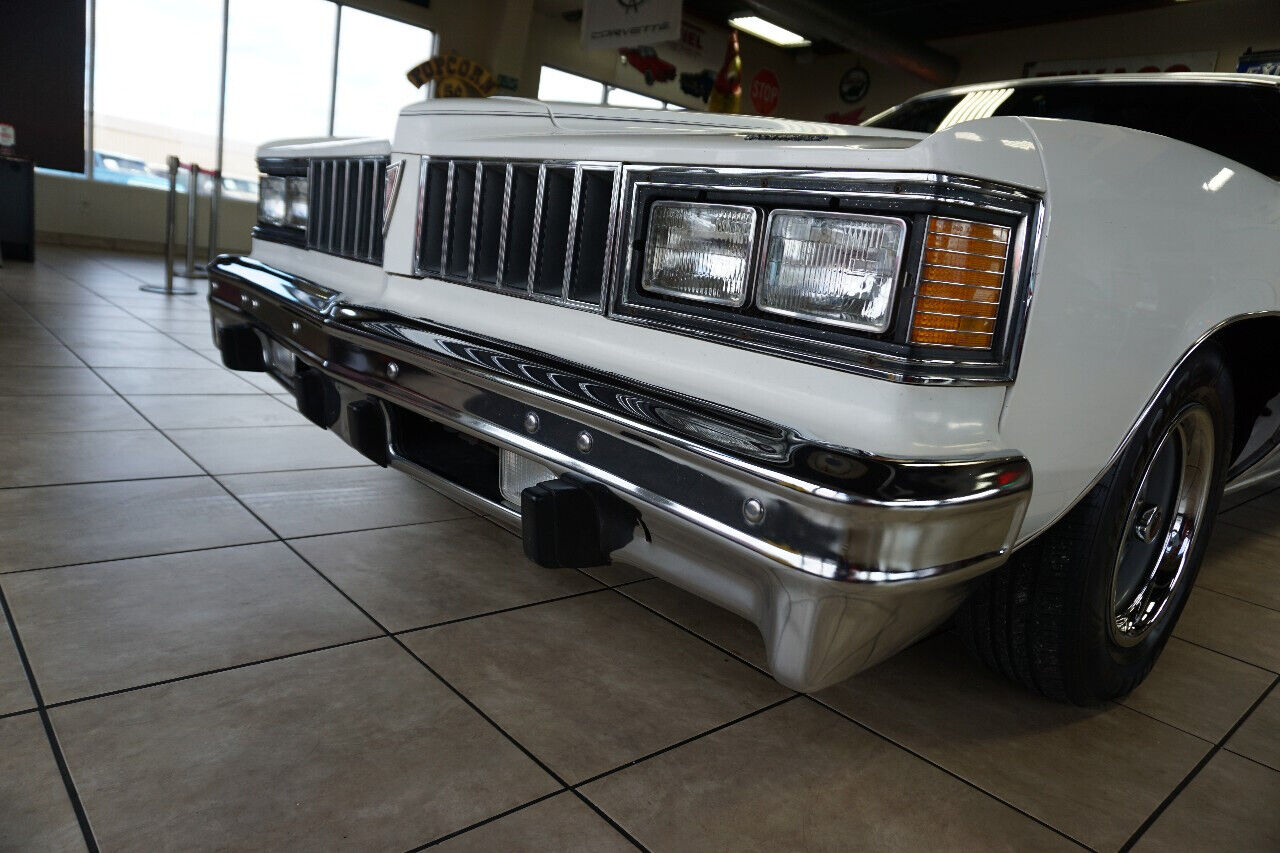 Pontiac-Le-Mans-1977-Classic-Car-19