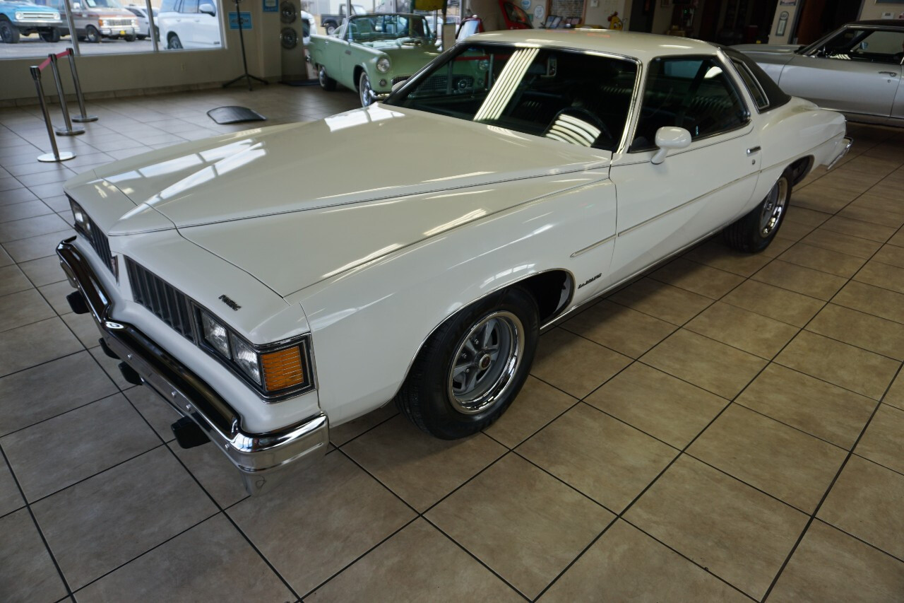 Pontiac-Le-Mans-1977-Classic-Car-2