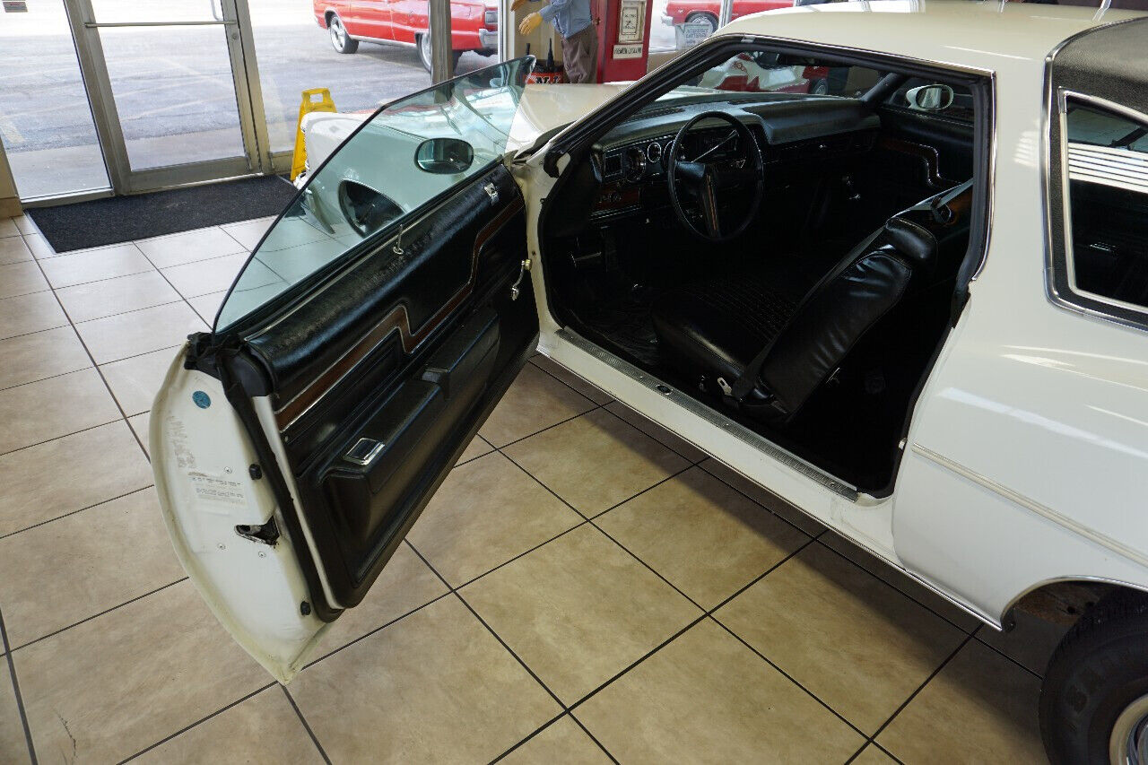 Pontiac-Le-Mans-1977-Classic-Car-21