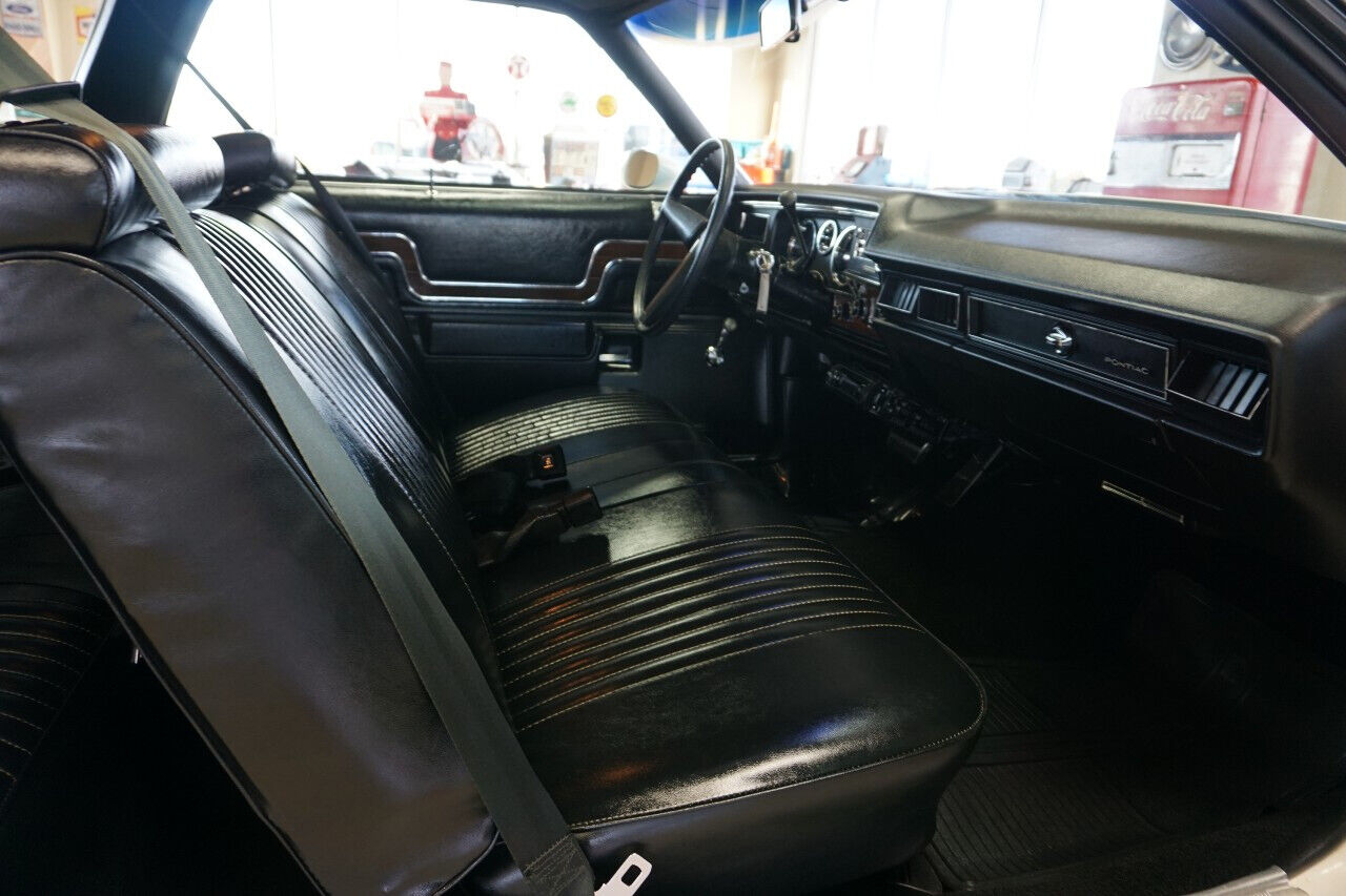 Pontiac-Le-Mans-1977-Classic-Car-24