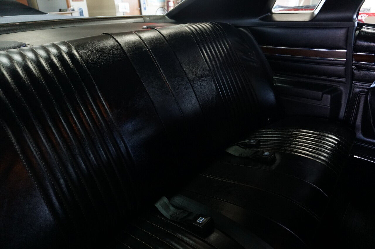 Pontiac-Le-Mans-1977-Classic-Car-25