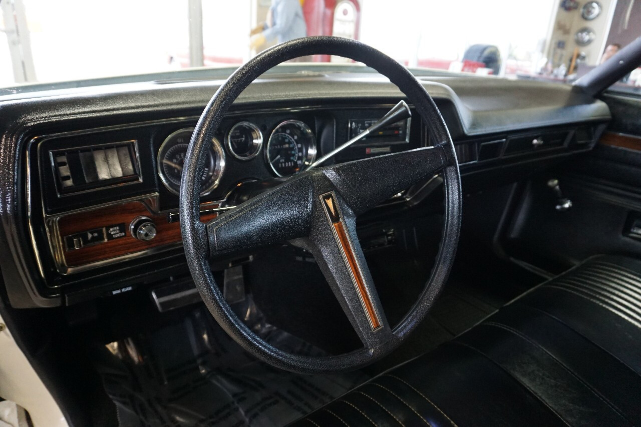 Pontiac-Le-Mans-1977-Classic-Car-26