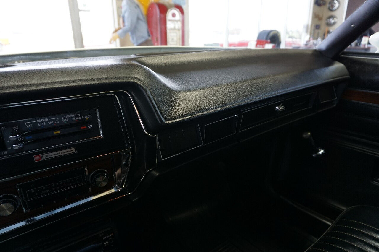 Pontiac-Le-Mans-1977-Classic-Car-27