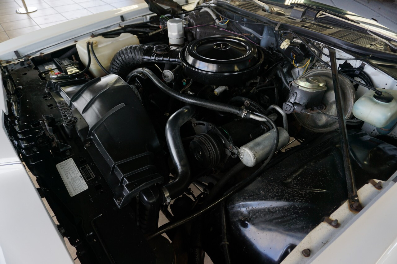 Pontiac-Le-Mans-1977-Classic-Car-32