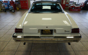 Pontiac-Le-Mans-1977-Classic-Car-5