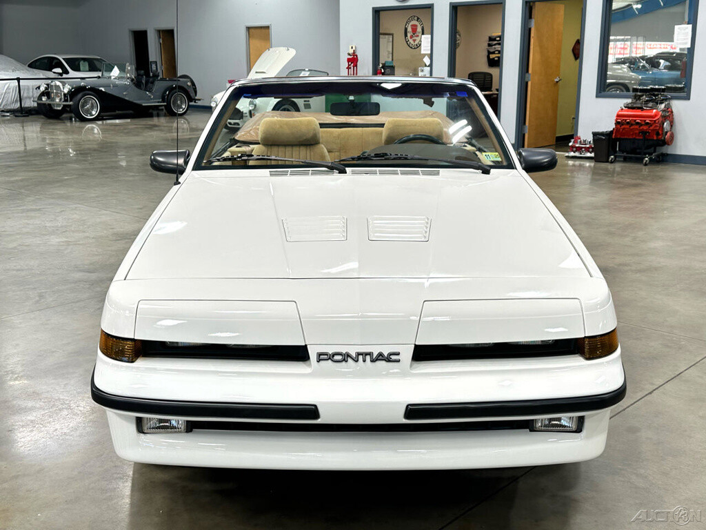 Pontiac-Sunbird-1989-Convertible-1