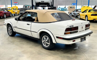 Pontiac-Sunbird-1989-Convertible-12