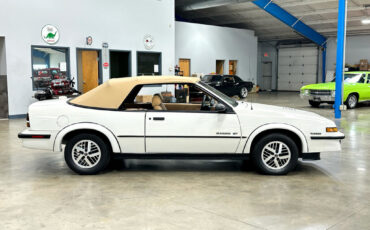 Pontiac-Sunbird-1989-Convertible-15