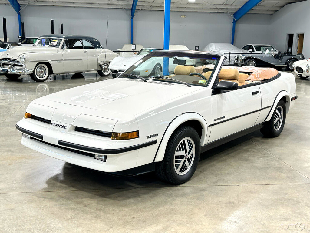 Pontiac-Sunbird-1989-Convertible-2