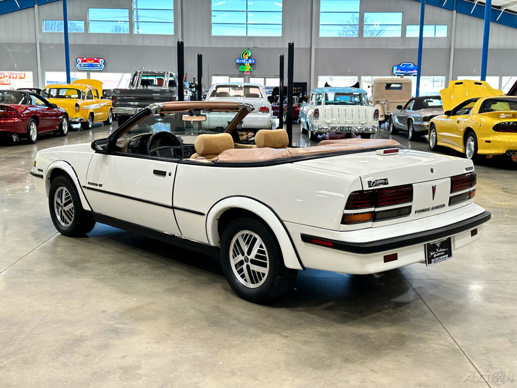 Pontiac-Sunbird-1989-Convertible-4