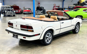 Pontiac-Sunbird-1989-Convertible-6