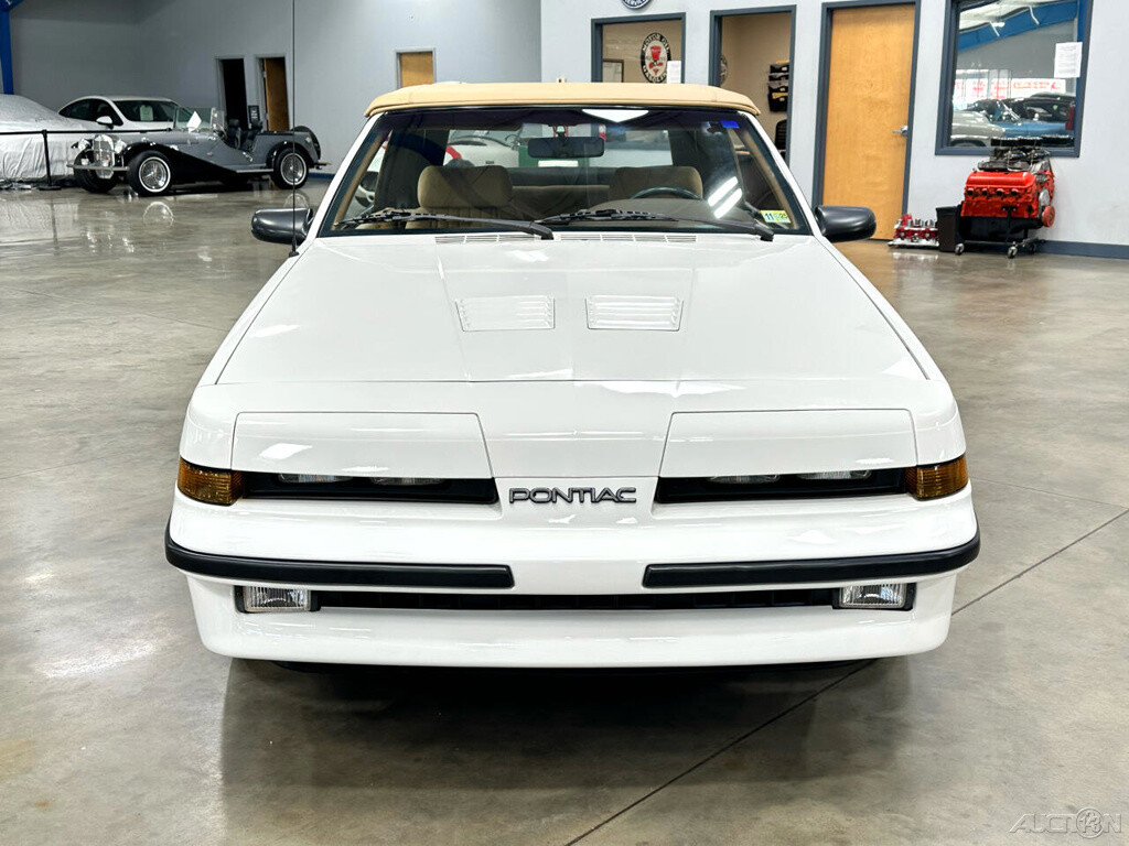 Pontiac-Sunbird-1989-Convertible-9